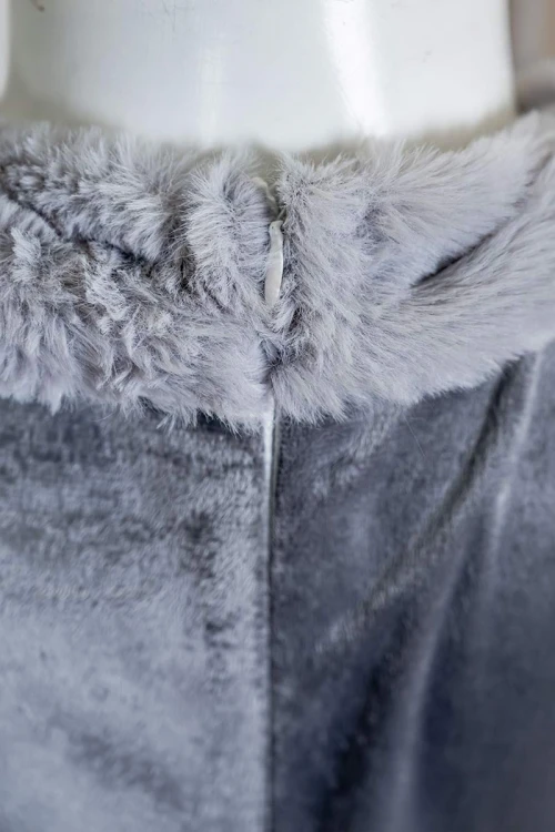 فستان-بناتي-طويل-متعدد-الألوان-مزين-بالفرو-في-الياقة-