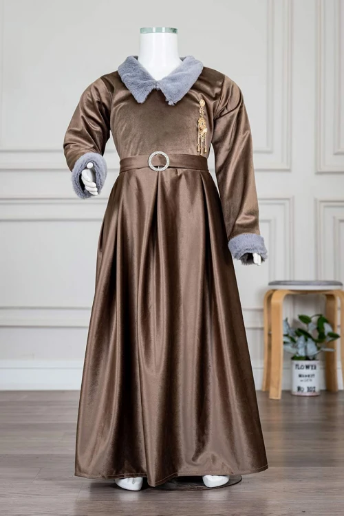 فستان-بناتي-طويل-متعدد-الألوان-مزين-بالفرو-في-الياقة-