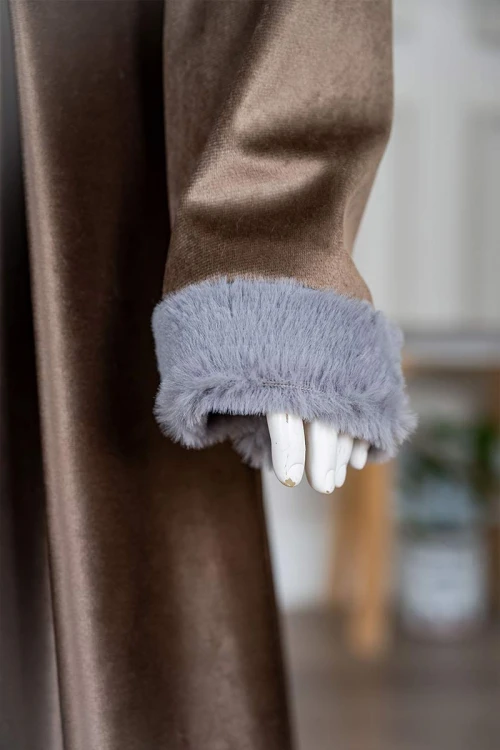 فستان-بناتي-طويل-متعدد-الألوان-مزين-بالفرو-في-الياقة-