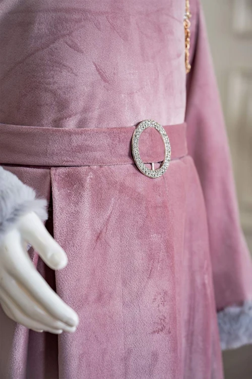 فستان-بناتي-طويل-متعدد-الألوان-مزين-بالفرو-في-الياقة-