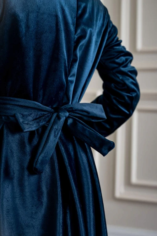 فستان-بناتي-طويل-متعدد-الألوان-مزين-بالفرو-في-الياقة-