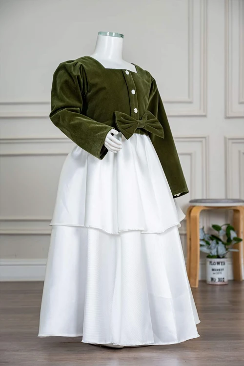 فستان بناتي طويل متعددة الألوان مزين بأزرار و فيونكة من الأمام ياقة مربعة و بأكمام طويلة و رباط في الخلف