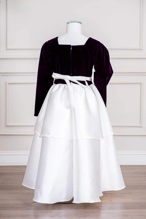 فستان بناتي طويل متعددة الألوان مزين بأزرار و فيونكة من الأمام ياقة مربعة و بأكمام طويلة و رباط في الخلف