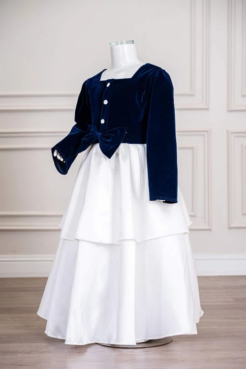 فستان بناتي طويل متعددة الألوان مزين بأزرار و فيونكة من الأمام ياقة مربعة و بأكمام طويلة و رباط في الخلف