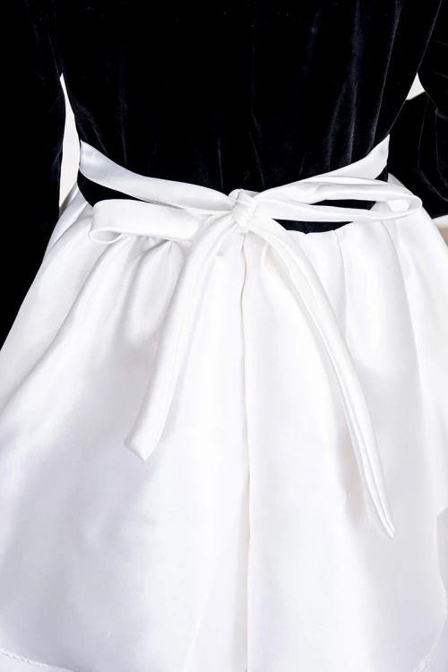 فستان بناتي طويل متعددة الألوان مزين بأزرار و فيونكة من الأمام ياقة مربعة و بأكمام طويلة و رباط في الخلف