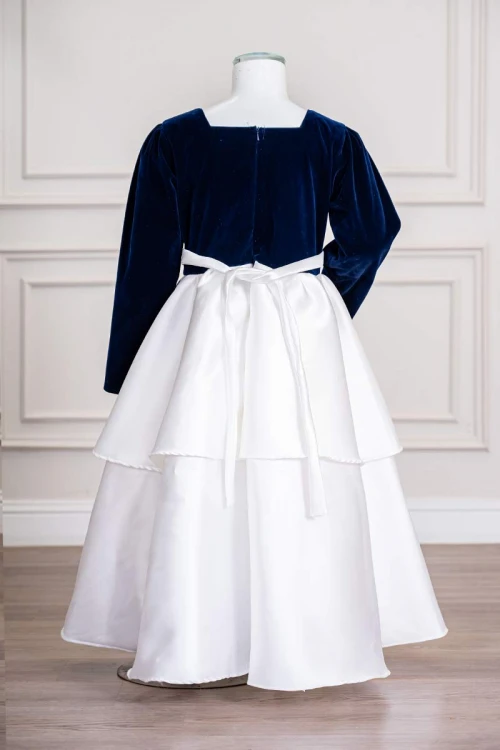 فستان بناتي طويل متعددة الألوان مزين بأزرار و فيونكة من الأمام ياقة مربعة و بأكمام طويلة و رباط في الخلف