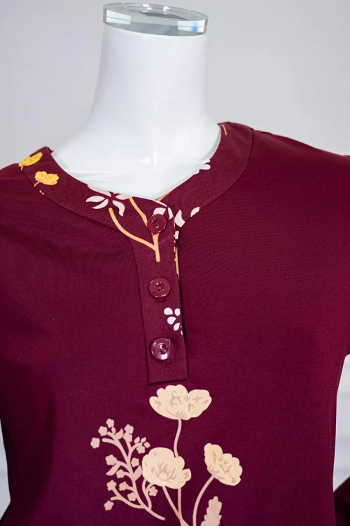 بيجاما-نسائية-قطعتين-لون-عودي-ياقة-دائرية-بأزرار-مزينة-برسومات-