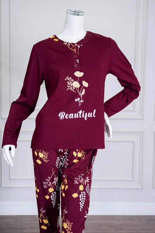 بيجاما-نسائية-قطعتين-لون-عودي-ياقة-دائرية-بأزرار-مزينة-برسومات-