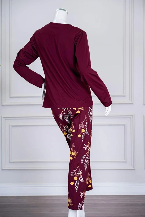 بيجاما-نسائية-قطعتين-لون-عودي-ياقة-دائرية-بأزرار-مزينة-برسومات-