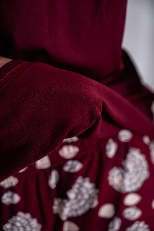 بيجاما-نسائية-قطعتين-لون-عودي-برسومات-و-كتابات