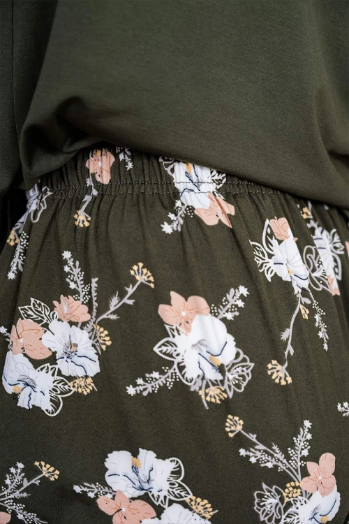 بيجاما-نسائية-قطعتين-لون-زيتي-ياقة-دائرية-بأزرار-مزينة-بكتابات-