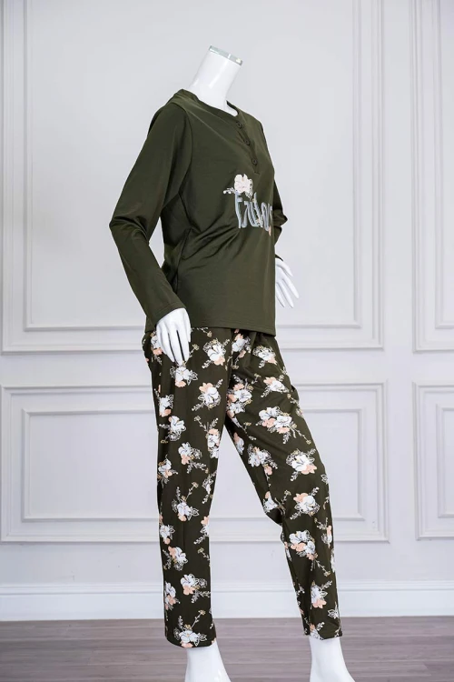 بيجاما-نسائية-قطعتين-لون-زيتي-ياقة-دائرية-بأزرار-مزينة-بكتابات-