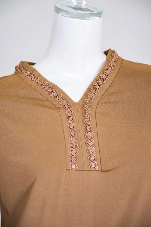 بيجاما-نسائية-قطعتين-لون-بيج-غامق-برسومات-و-كتابات-من-الأمام-