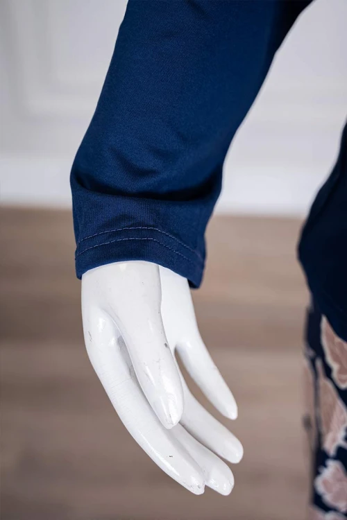 بيجاما-نسائية-قطعتين-لون-كحلي-برسومات-و-كتابات-من-الأمام-