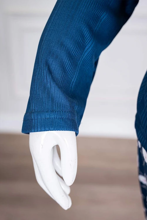 بيجاما-نسائية-قطعتين-لون-أزرق-ياقة-دائرية-بأزرار-مزينة-بكتابات