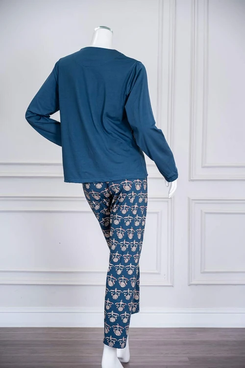 بيجاما-نسائية-قطعتين-لون-تركواز-ياقة-دائرية-بأزرار-مزينة-بكتابات-