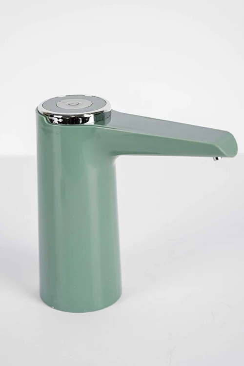 موزع ماء لون تفاحي يعمل بالشحن USB