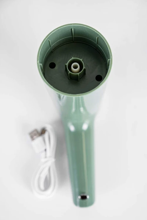 موزع ماء لون تفاحي يعمل بالشحن USB