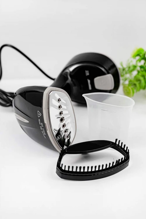 مكواة ملابس بخار يدوية لون أسود بقوة 1470 واط