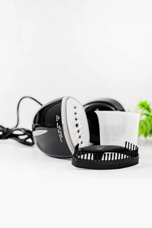 مكواة ملابس بخار يدوية لون أسود بقوة 1470 واط