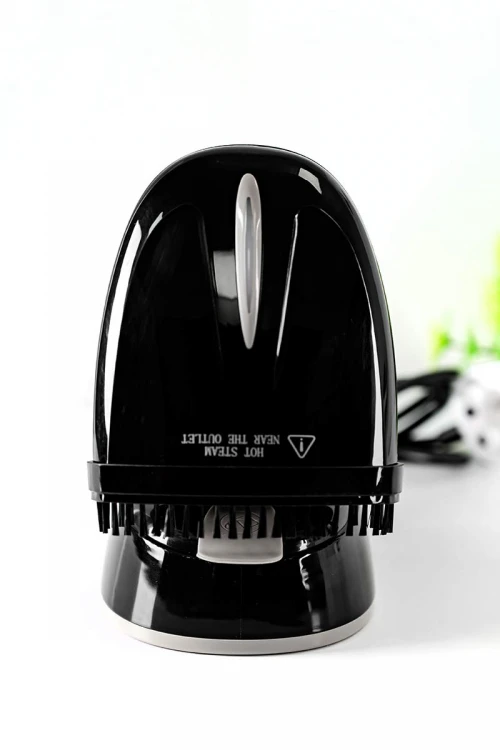 مكواة ملابس بخار يدوية لون أسود بقوة 1470 واط