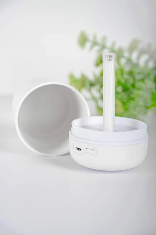 فواحة ملطف هواء لون أبيض يعمل عبر منفذ USB