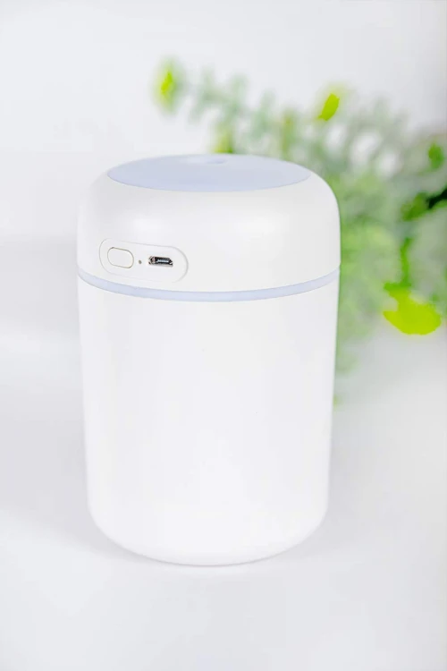 فواحة ملطف هواء لون أبيض يعمل عبر منفذ USB