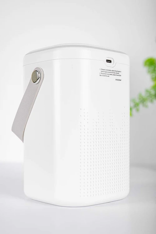 فواحة ملطف هواء لون أبيض يعمل عبر منفذ USB