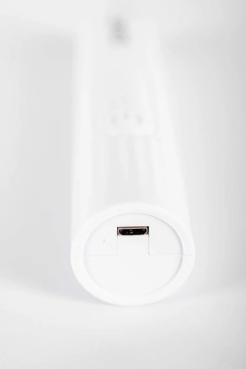 خلاط كهربائي لاسلكي لون أبيض برؤوس خفق مزدوجة من الفولاذ المقاوم للصدأ