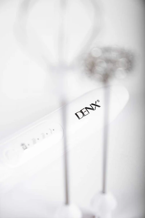 خلاط كهربائي لاسلكي لون أبيض برؤوس خفق مزدوجة من الفولاذ المقاوم للصدأ