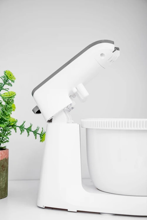 خلاط يدوي من كيون بوعاء دوار سعة 3.5 لتر و بقوة 300 واط يتضمن مضارب مختلفة