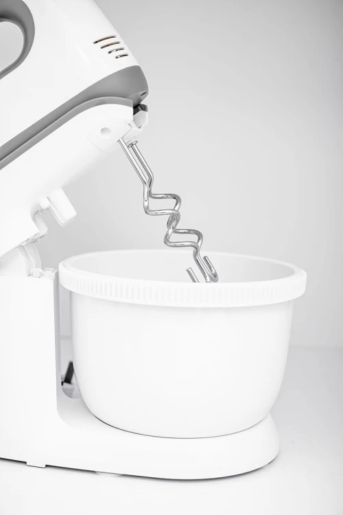 خلاط يدوي من كيون بوعاء دوار سعة 3.5 لتر و بقوة 300 واط يتضمن مضارب مختلفة