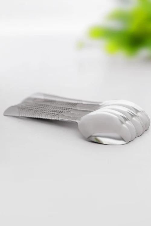 طقم ملاعق أكل مزينة بنقوش في المقبض 12 حبة