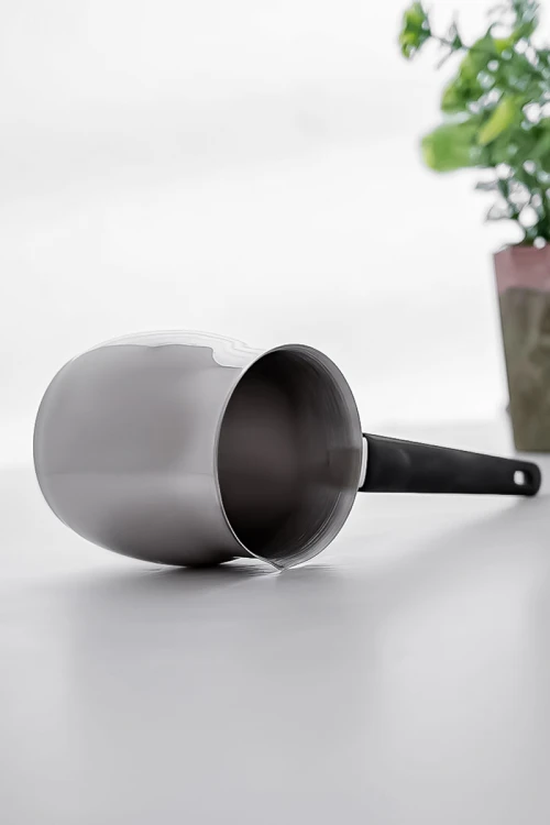 إبريق قهوة ستيل وسط لون فضي و أسود