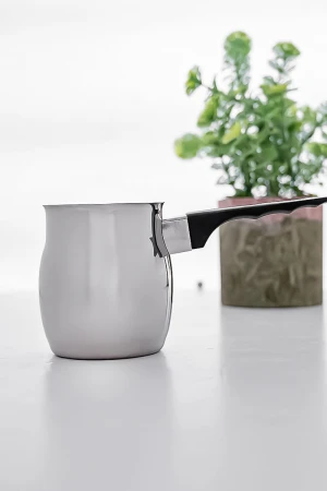 إبريق قهوة ستيل وسط لون فضي و أسود 