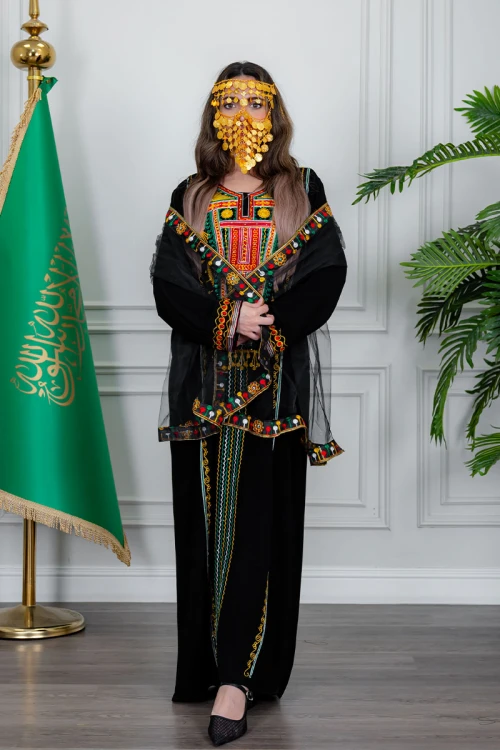 جلابية نسائي عسيري لون أسود بتطريز تراثي ملون من الأمام ياقة دائرية و أكمام طويلة