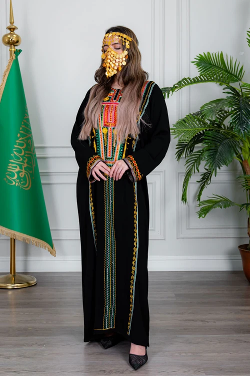 جلابية نسائي عسيري لون أسود بتطريز تراثي ملون من الأمام ياقة دائرية و أكمام طويلة