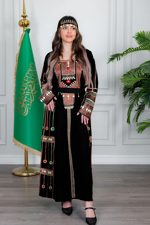 جلابية نسائي عسيري لون أسود بتطريز تراثي ملون ياقة مربعة و أكمام طويلة