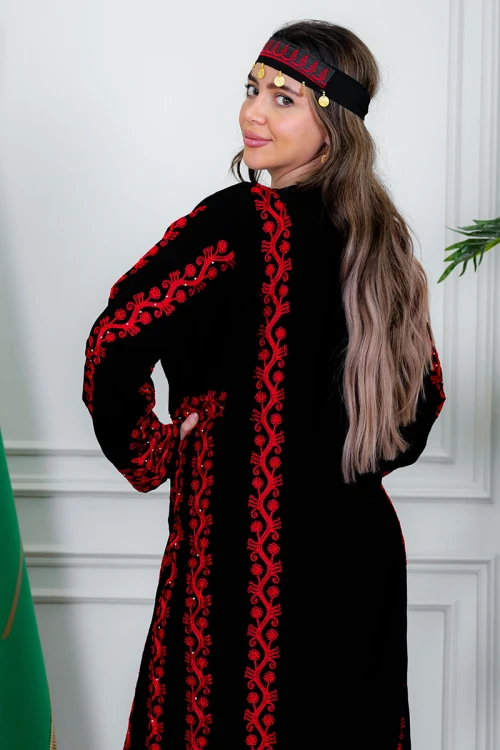 جلابية نسائي شمالي لون أسود بتطريز تراثي أحمر ياقة دائرية و أكمام طويلة