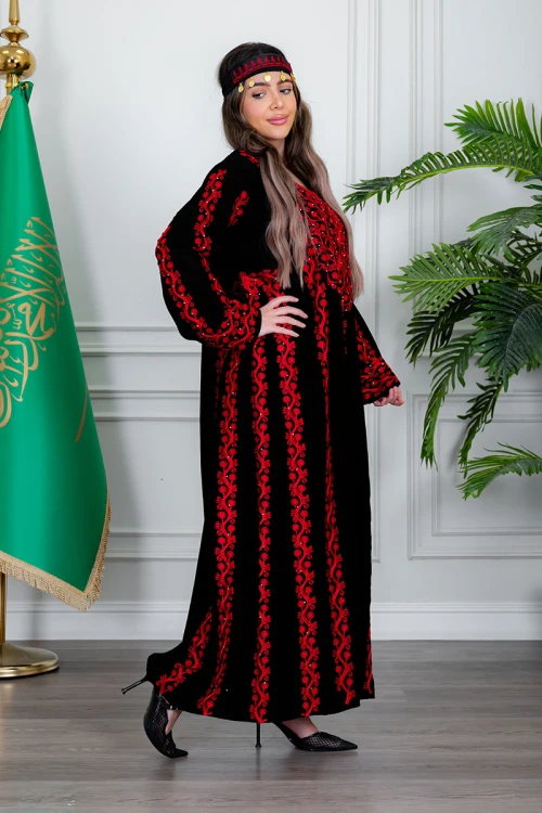 جلابية نسائي شمالي لون أسود بتطريز تراثي أحمر ياقة دائرية و أكمام طويلة