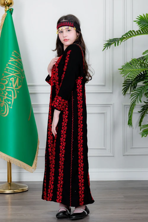 جلابية بناتي شمالي لون أسود بتطريز تراثي أحمر ياقة دائرية و أكمام طويلة