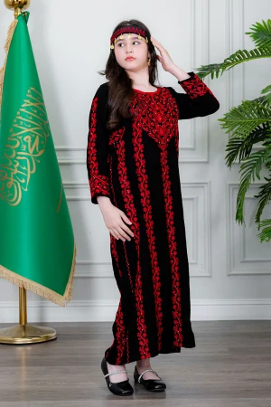 جلابية بناتي شمالي لون أسود بتطريز تراثي أحمر ياقة دائرية و أكمام طويلة