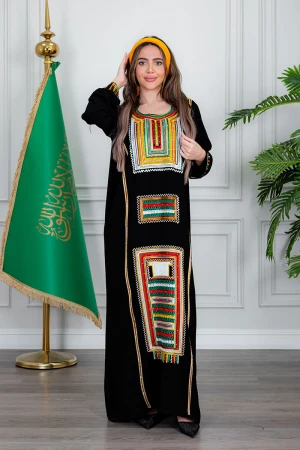 جلابية نسائي عسيري لون أسود بتطريز تراثي ملون من الأمام ياقة دائرية و أكمام طويلة