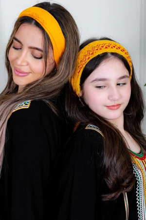 منديل جنوبي عسيري لون أصفر مشجر باللون الأحمر