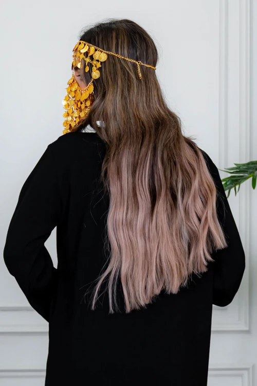 برقع نسائي لون ذهبي بجنيهات ليوم التأسيس