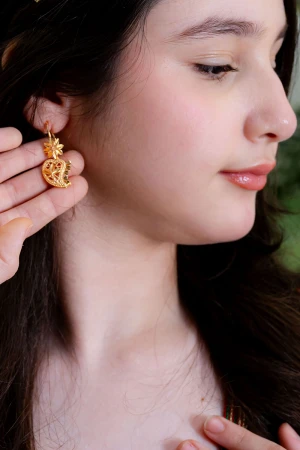 حلق أذن تراثي لون ذهبي 