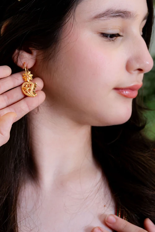 حلق أذن تراثي لون ذهبي