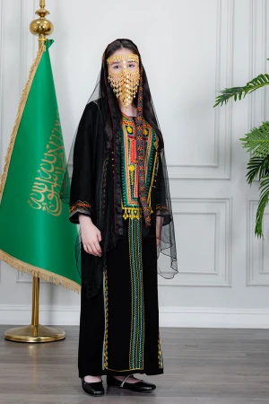 طرحة شيفون عسيري لون أسود مزينة بتطريز ملون من الأطراف 