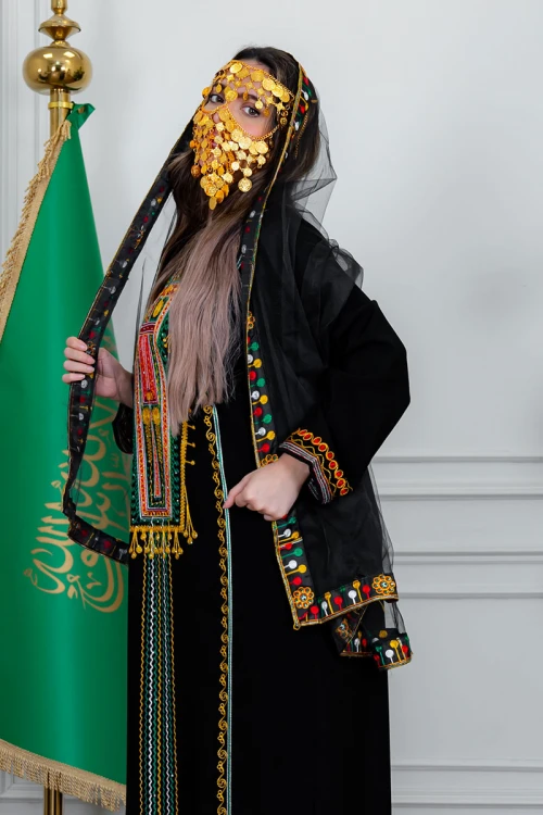 طرحة شيفون عسيري لون أسود مزينة بتطريز ملون من الأطراف