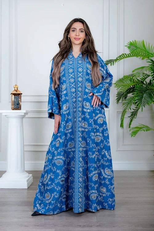 جلابية نسائية لون أزرق ياقة عالية بقصة سبعة مزينة بتطريز باللون الفضي و بأكمام طويلة